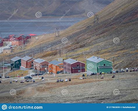 most northern settlement in the world|Iba pa.